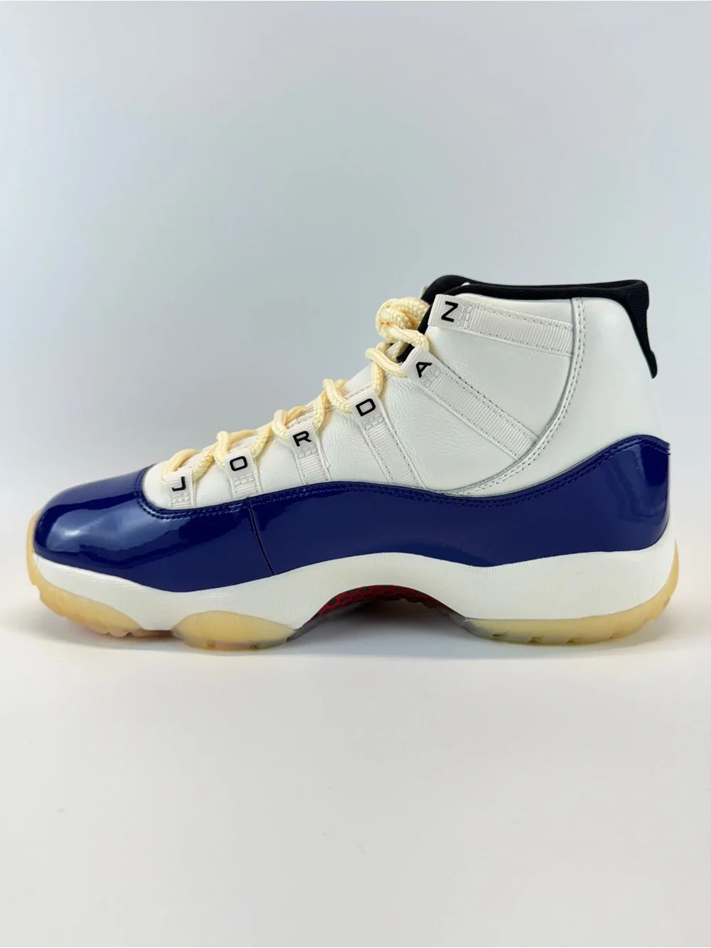 Nike Air Jordan 11 Retro Low White Royal Blue Men’s US 9.5 Brand New